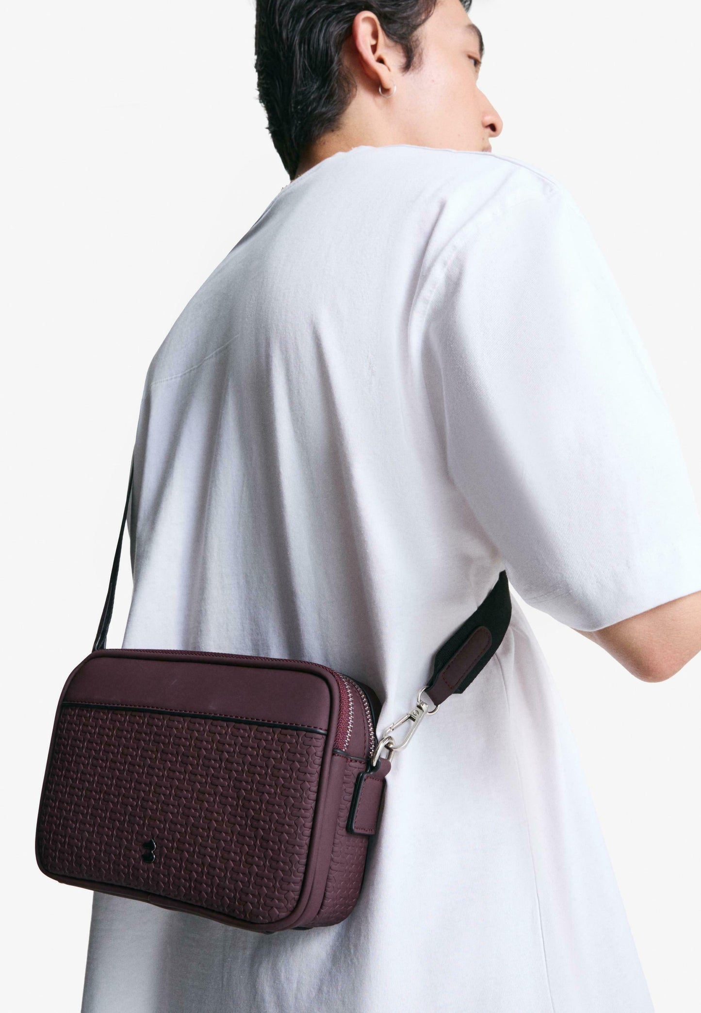 Bershka RAISED DESIGN - Sac bandoulière - bordeaux