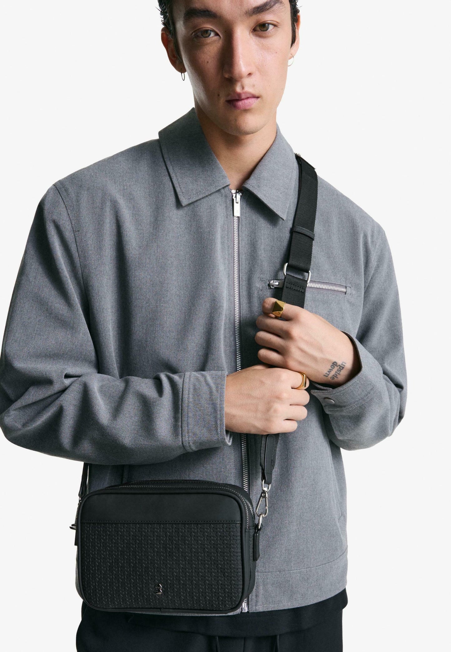 Bershka RAISED DESIGN - Sac bandoulière - black