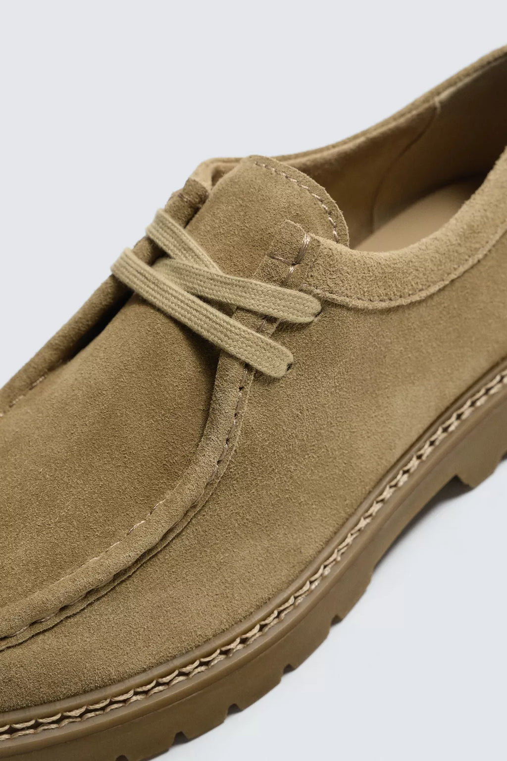 CHAUSSURES EN CUIR BORDÉES